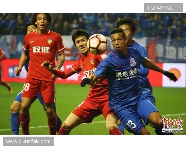 上海申花与权健激战正酣谁能在中超赛场上笑到最后